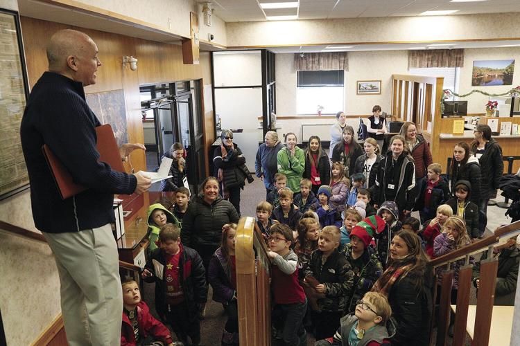 12-21-22 Gingerbread Hunt town hall eastman clue 2