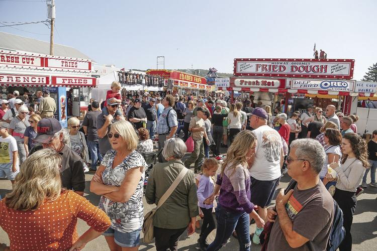 10-01-23 Fryeburg Fair crowd by food