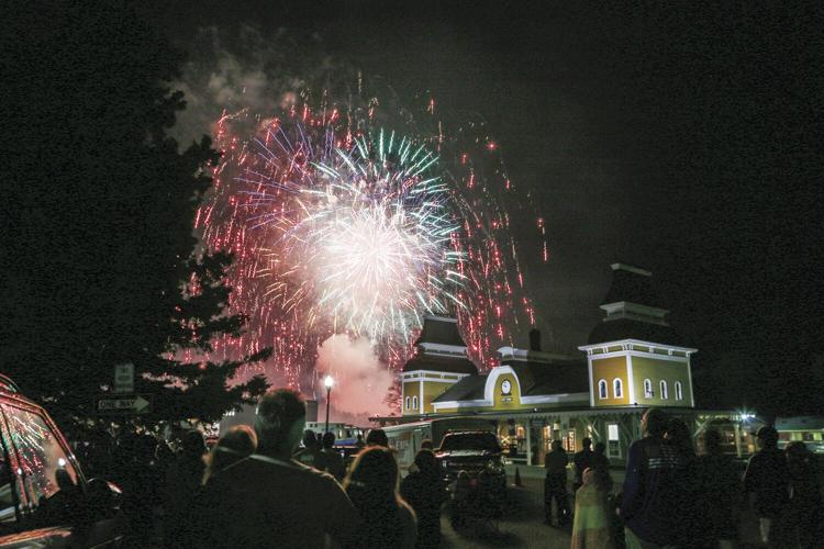 07-04-22 4th North Conway Fest fireworks finale 2