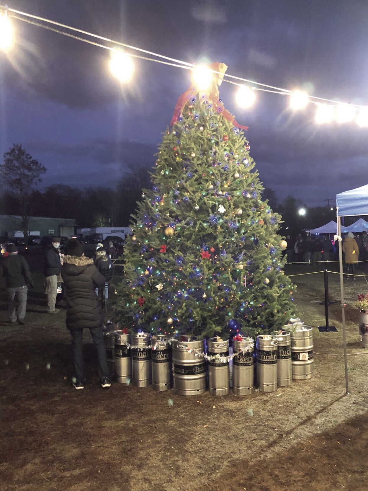 VV - Christmas tree with kegs
