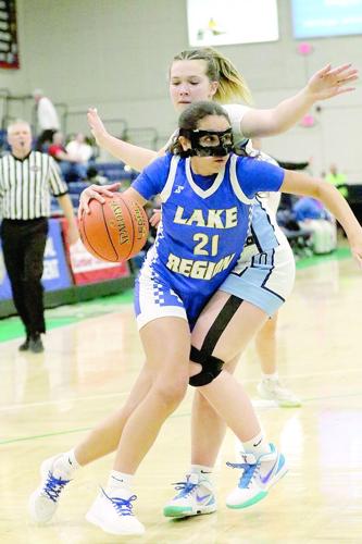 laker bb jada stewart dribbles