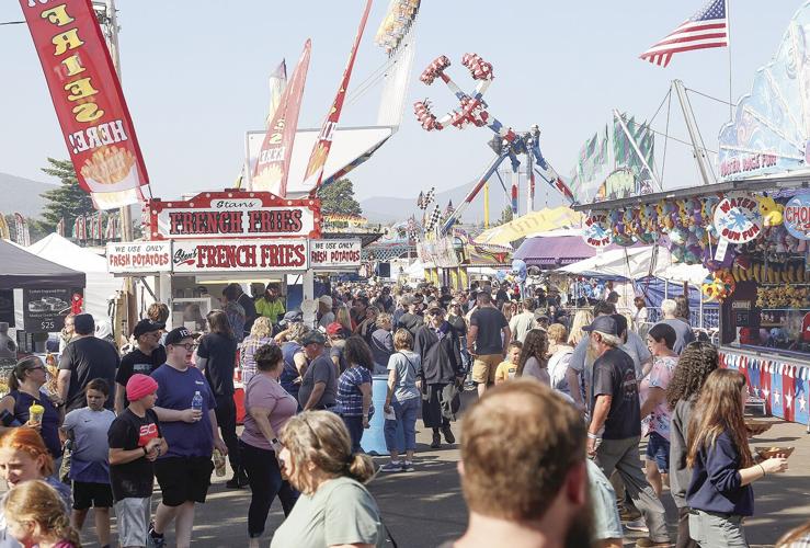 10-01-23 Fryeburg Fair crowd lines behind