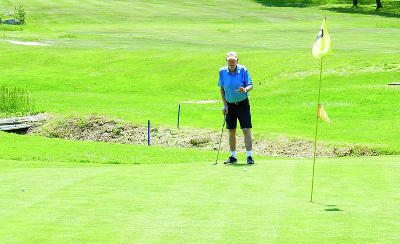 The Golf Column - White Mountain Seniors - George Jones putting