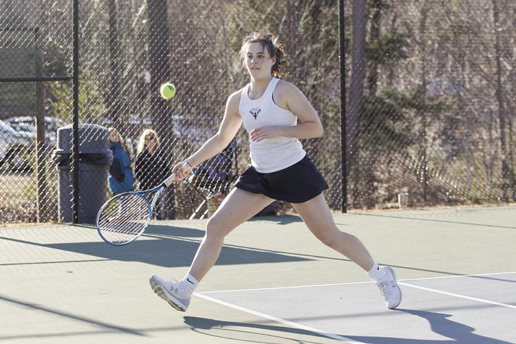 04-12-22 KHS GTennis anzaldi front stride