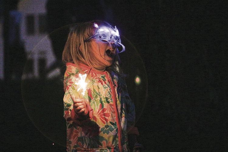 07-10-21 Jackson Fireworks kid with sparkler