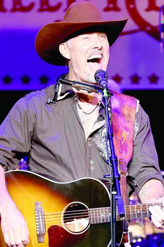 02-Nashville Revues Jonathan Sarty.tif
