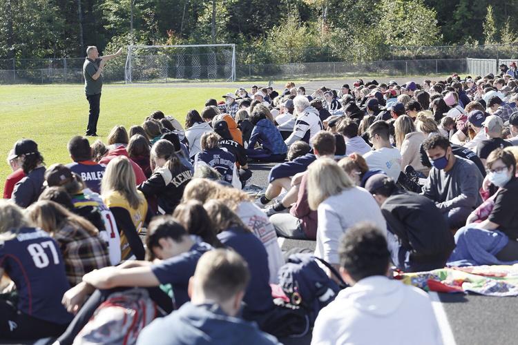 09-29-21 Petrocelli at KHS crowd lower angle