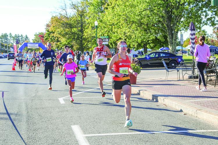09-21-25 North Conway HalfM-5K start top 5K leading