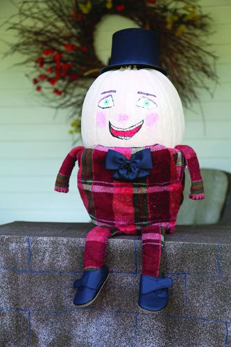 10-01-26 Pumpkin People snowflake humpty dumpty