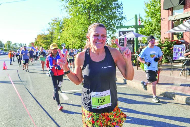 09-21-25 North Conway HalfM-5K start peace sign