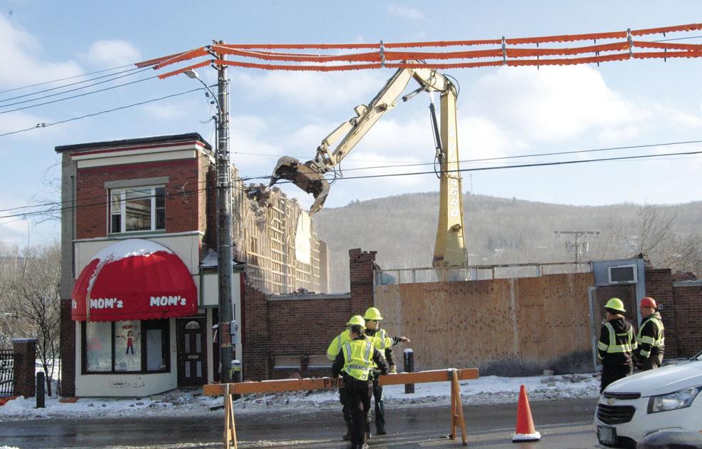 Berlin bids farewell to venerable Princess Theater