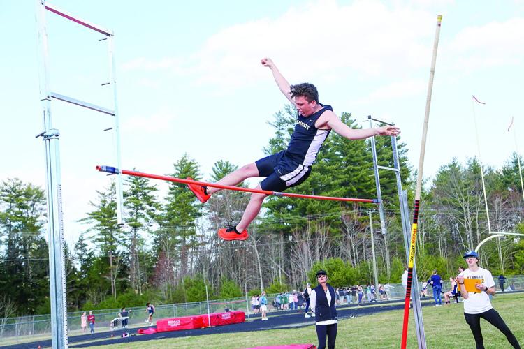04-22-25 KHS Track pole vault medium