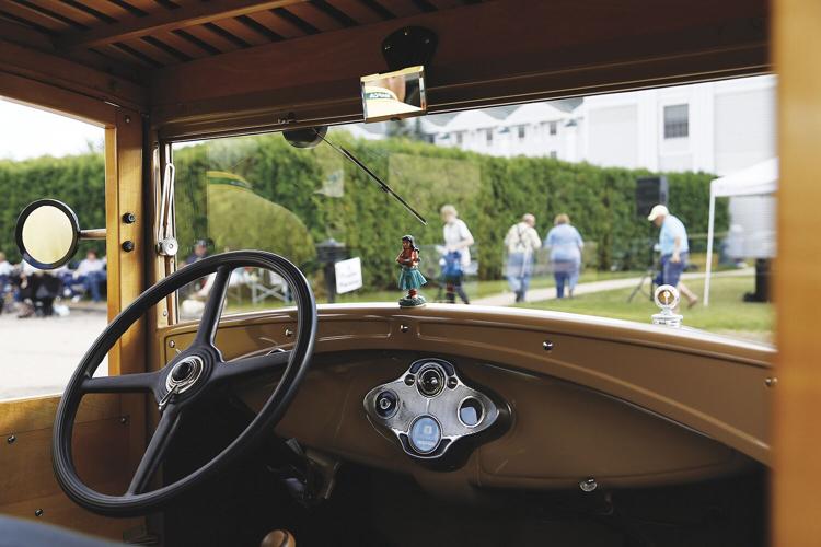 06-20-21 Model A Tailgate hula dancer on dash