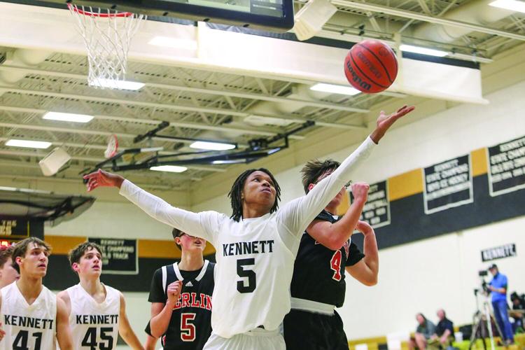 12-15-25 KHS MBB duncan reaching rebound