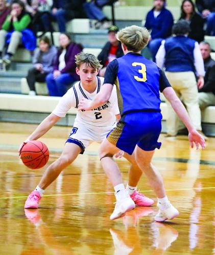 FA Boys Hoop. - Kyle Infinger dribble