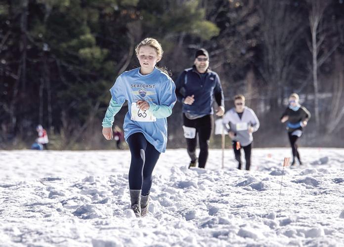Jackson Turkey Trot - lap 1 - young girls leads four runners