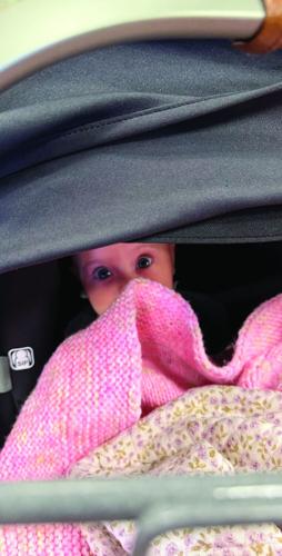 TOP PEOPLE - Baby with blanket