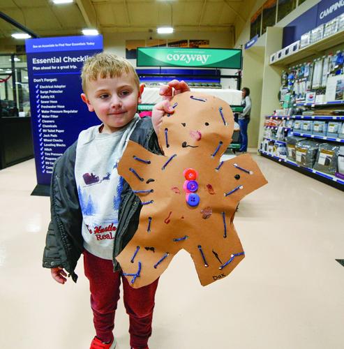 12-18-25 Gingerbread Hunt pose medium