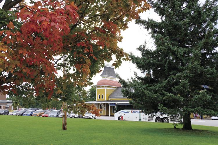 9-26-18 Shouler Park colors bus