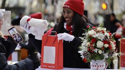 How to spread holiday joy with flowers — and help make wishes come true