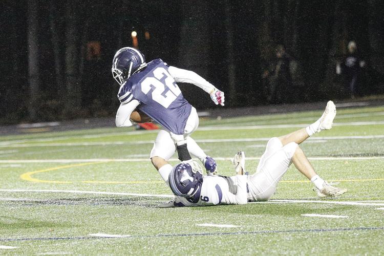 11-08-24 FA FB Playoffs ruiz shaking off defender