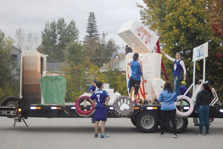 Gorham Homecoming honors staff members with trophies