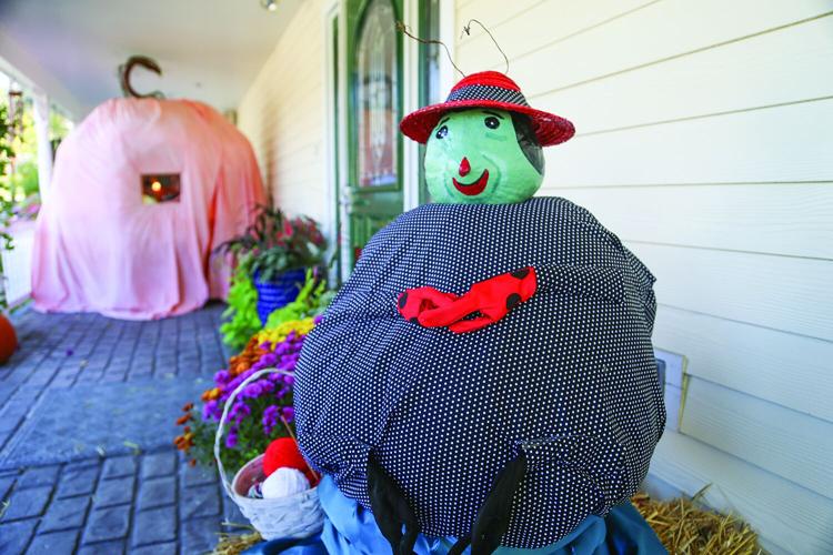 10-01-25 Pumpkin People snowvillage lady bug
