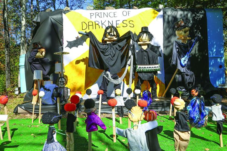 10-01-25 Pumpkin People jtown medium