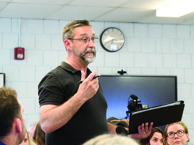 Bartlett School Board - ugly meeting - Scott Fields