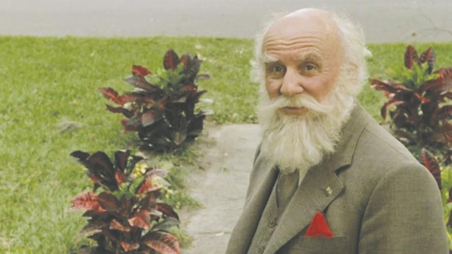 Ernest Saves Christmas-Douglas Seale