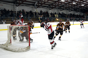 Mountaineers advance to semifinals with 7-0 win over Raiders