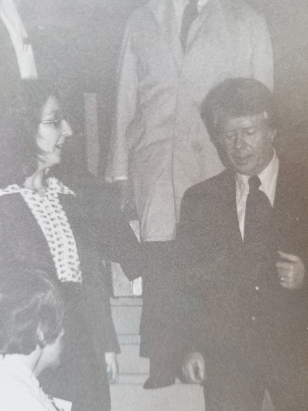 Teacher Corinne Cascadden welcomes presidential candidate Jimmy Carter