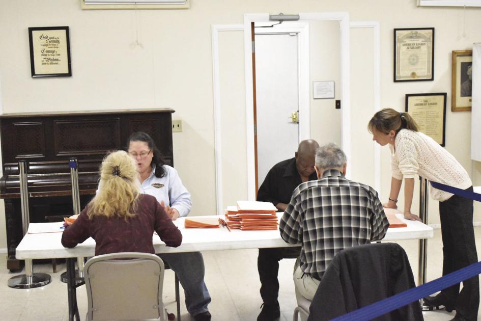 Fryeburg voters overwhelmingly reject land sale, TIF