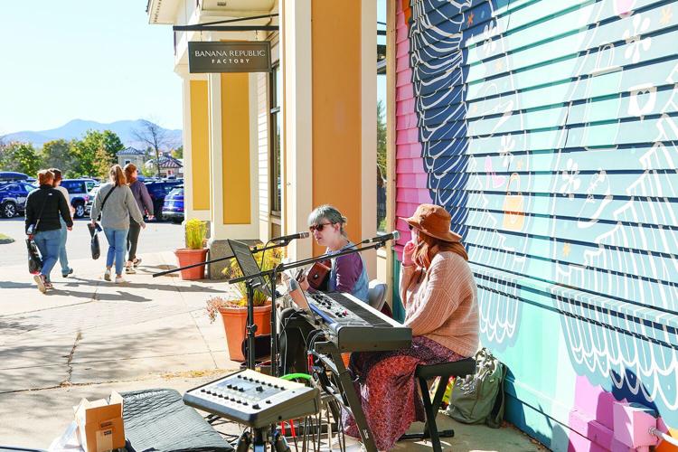 10-12-24 SG Busker Fest near wings medium