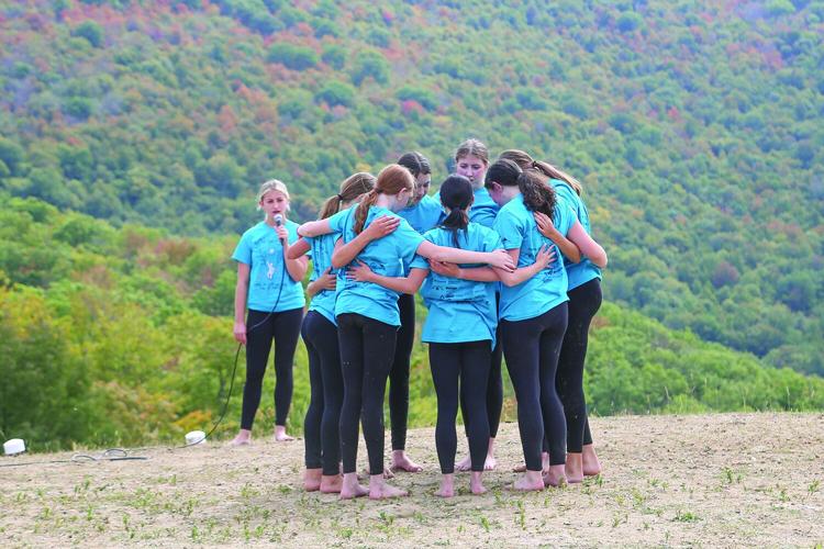09-13-25 Jens Friends Climb limmer dancers huddled