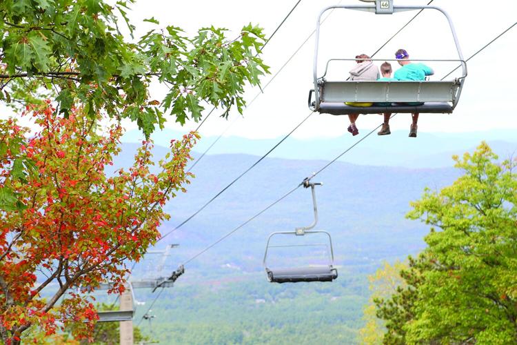 09-13-25 Foliage on Cranmore by chairlift