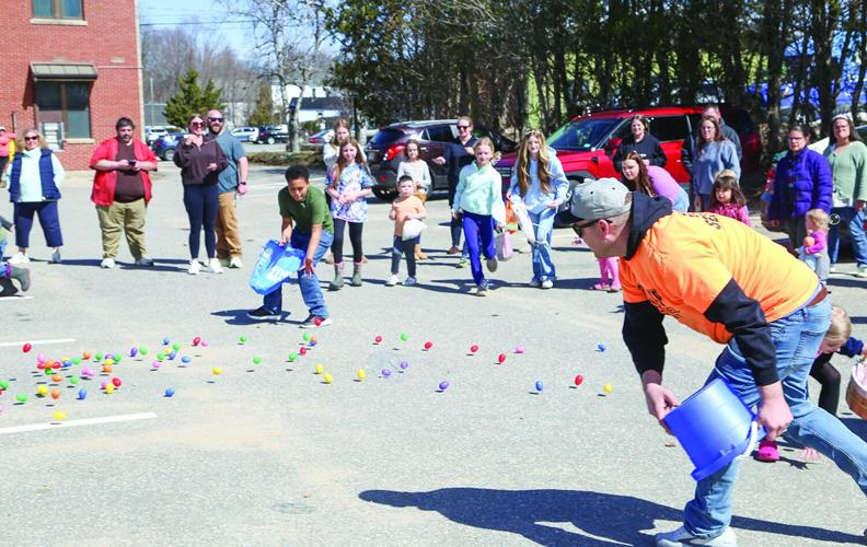 04-04-26 Conway Rec Egg Hunt rolling eggs