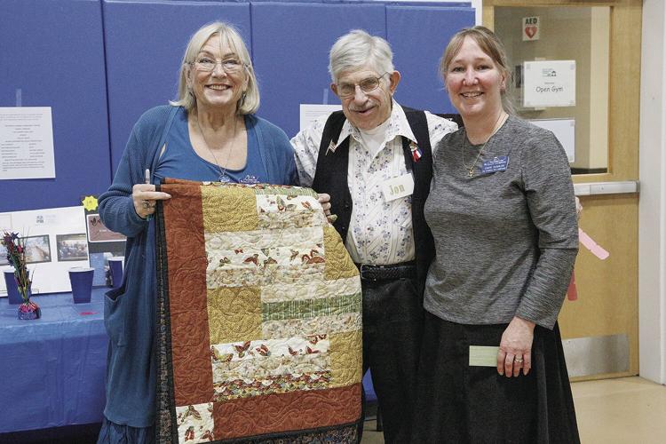 01-14-24 MWV Stompers pose with quilt