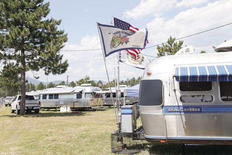 07-23-22 Airstream Rally medium flags blowing