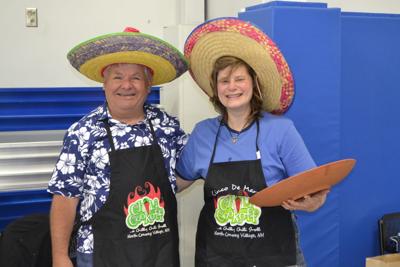 ChiliCookoff2018-ChiliChefs-PaulaJonesPhoto.jpg
