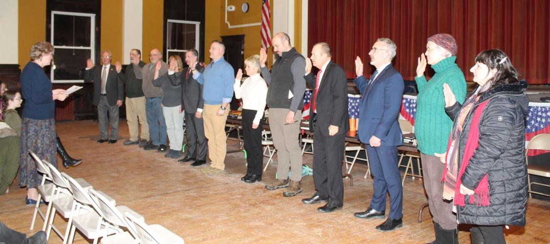 City Clerk Shelli Fortin issues the oath of office