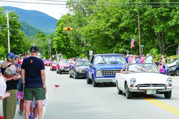 07-04-25 Fourth Parade bartlett wide antique cars