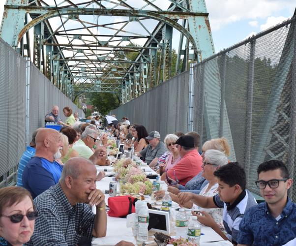 100 St. Kieran Arts Center enthusiasts enjoy Bridge Dinner 1