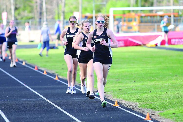 04-29-25 KHS Track 800m lined up