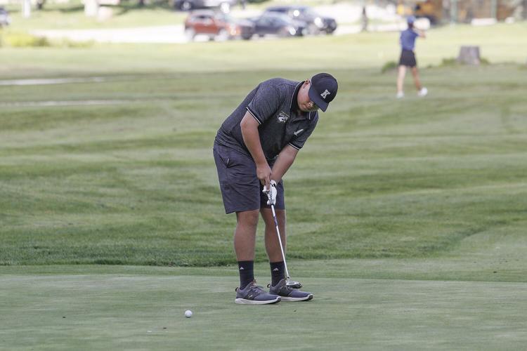 08-23-23 KHS Golf hembree putt 1
