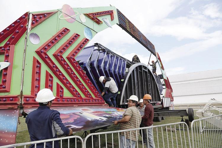 09-27-21 Fair setting up ride front