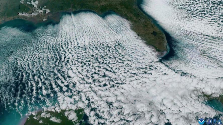 US Arctic blast produces jaw-dropping clouds