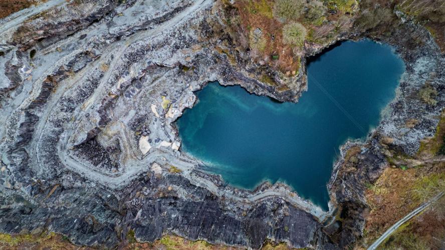 Romantic pictures show stunning heart-shaped lake in UK beaty spot