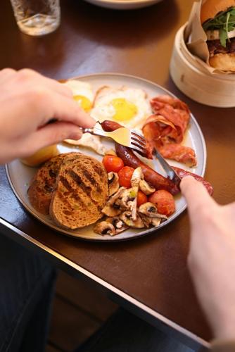 pexels-valeriya-18580151