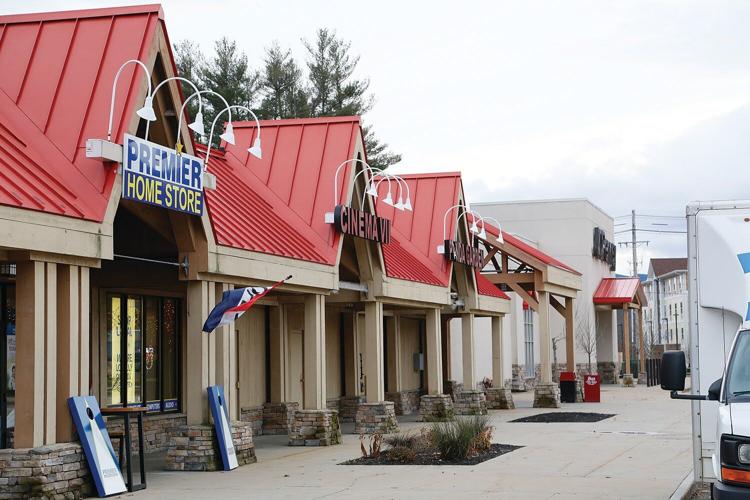 11-22-21 Mall from left